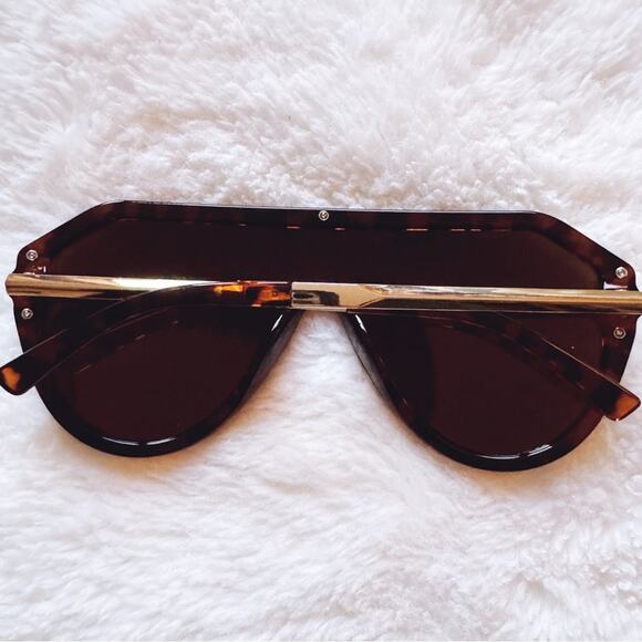 Clarissa Tortoise Brown Oversized Sunglasses - Picture 15 of 15